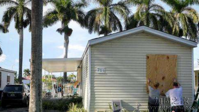 超級颶風(fēng)“艾爾瑪”逼近美國，民眾緊急進(jìn)行房屋加固