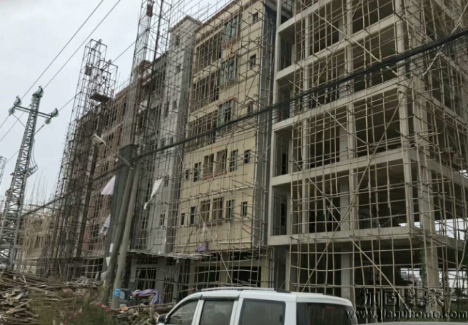 新建樓房地基不牢導致傾斜，急需基礎(chǔ)加固和扶正糾偏