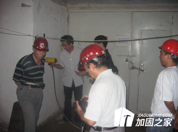 西班牙一平臺(tái)倒塌，房屋檢測(cè)值得引起注意!