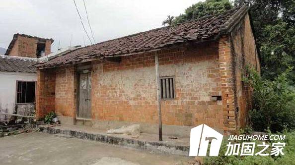 房屋安全鑒定公司一經(jīng)確認(rèn)的危險(xiǎn)房屋，房屋使用人該如何處理?