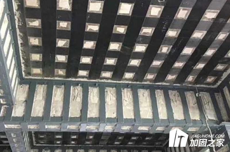 在建筑加固施工時，如何保證全程安全施工?